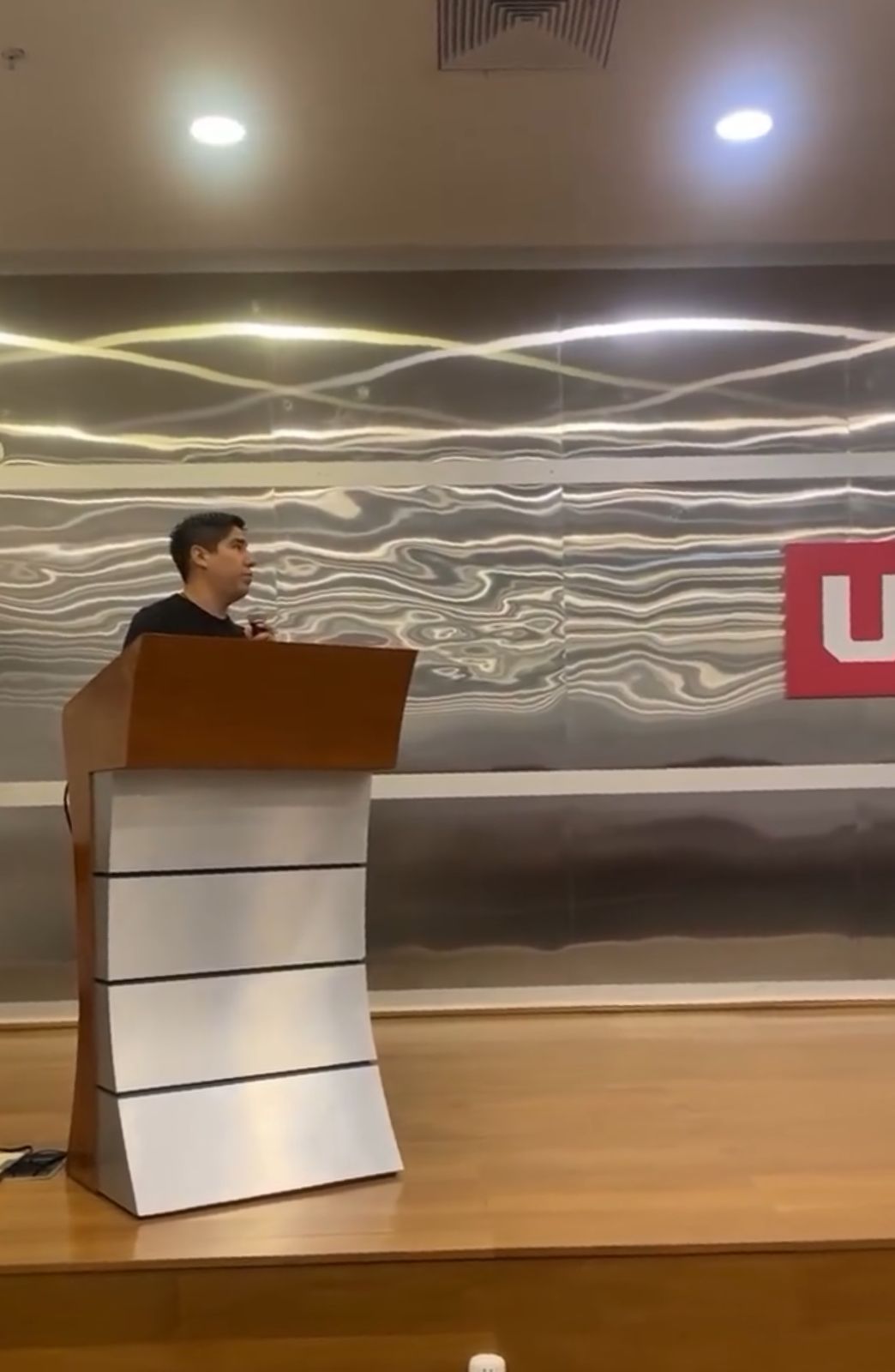 Imagen de la charla De la Idea a la Realidad: Presentando un MVP